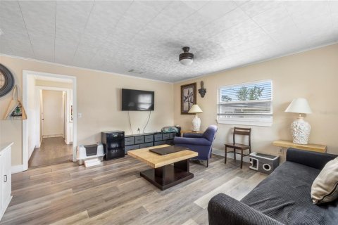 Propiedad comercial en venta en Zephyrhills, Florida, 128.67 m2 № 2093957 - foto 18