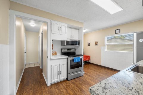 Propiedad comercial en venta en Zephyrhills, Florida, 128.67 m2 № 2093957 - foto 27