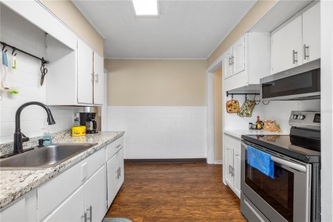 Propiedad comercial en venta en Zephyrhills, Florida, 128.67 m2 № 2093957 - foto 30