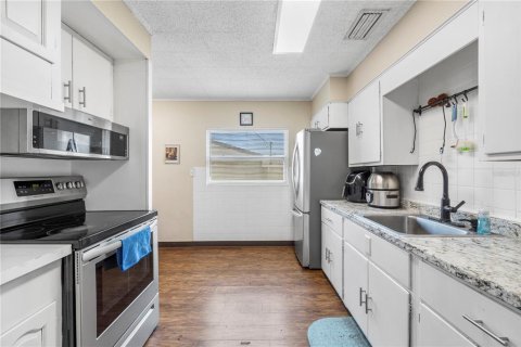 Propiedad comercial en venta en Zephyrhills, Florida, 128.67 m2 № 2093957 - foto 28