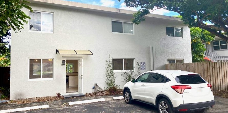 House in Fort Lauderdale, Florida 3 bedrooms, 218.97 sq.m. № 1221306