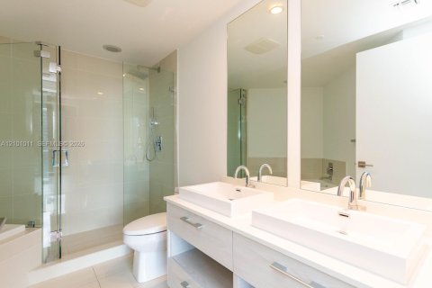 Condo in Miami, Florida, 2 bedrooms  № 2401326 - photo 16