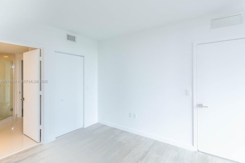 Condo in Miami, Florida, 2 bedrooms  № 2401326 - photo 20