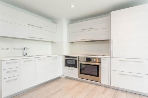 Condo in Miami, Florida, 2 bedrooms  № 2401326 - photo 7