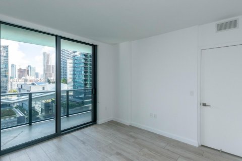 Condo in Miami, Florida, 2 bedrooms  № 2401326 - photo 13