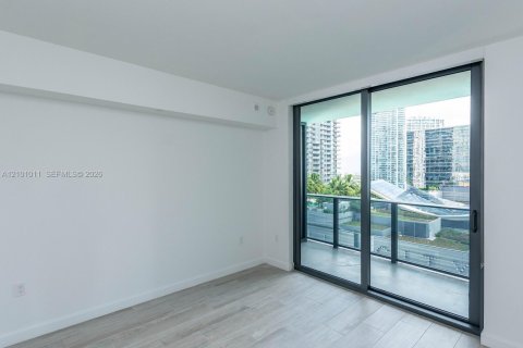 Condo in Miami, Florida, 2 bedrooms  № 2401326 - photo 11