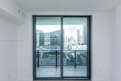 Condo in Miami, Florida, 2 bedrooms  № 2401326 - photo 15