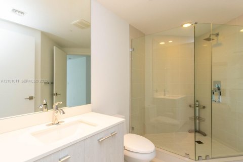Condo in Miami, Florida, 2 bedrooms  № 2401326 - photo 24
