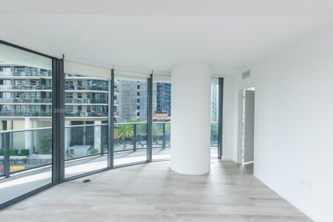 Condo in Miami, Florida, 2 bedrooms  № 2401326 - photo 5