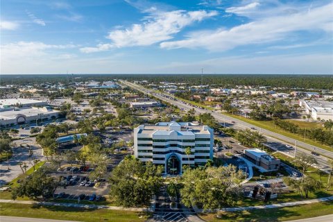 Immobilier commercial à louer à Port Charlotte, Floride: 6730.96 m2 № 213915 - photo 15