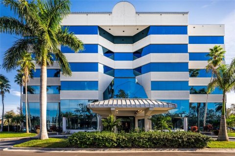 Immobilier commercial à louer à Port Charlotte, Floride: 6730.96 m2 № 213915 - photo 2