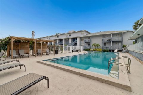 Condo in Tampa, Florida, 2 bedrooms № 2122473 - photo 3