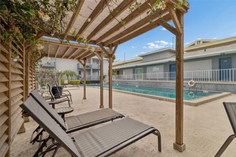 Condo in Tampa, Florida, 2 bedrooms № 2122473 - photo 17