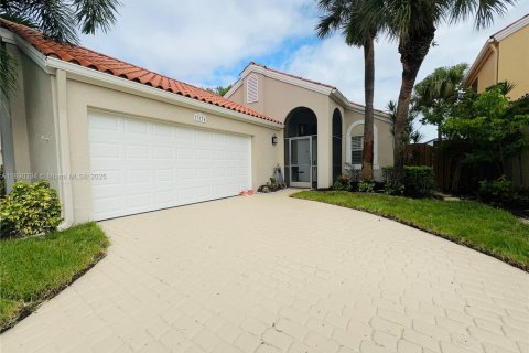 Villa ou maison à louer à Palm Beach Gardens, Floride: 3 chambres, 163.6 m2 № 1946474 - photo 1