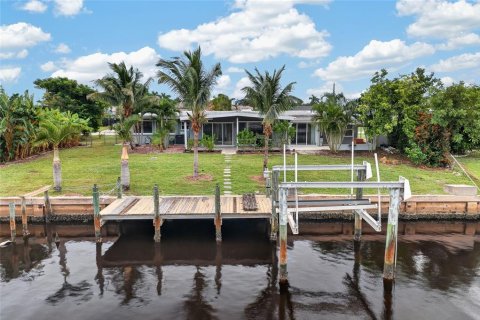 Villa ou maison à vendre à Port Charlotte, Floride: 4 chambres, 197.14 m2 № 2402944 - photo 3