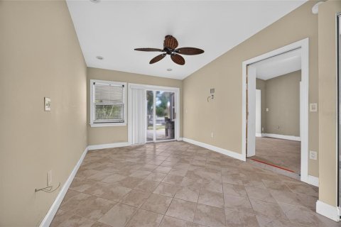 Villa ou maison à vendre à Port Charlotte, Floride: 4 chambres, 197.14 m2 № 2402944 - photo 16