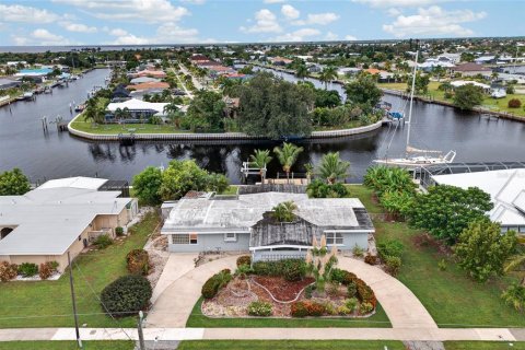 Villa ou maison à Port Charlotte, Floride 4 chambres, 197.14 m2 № 2402944