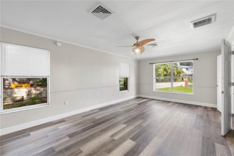 House in Seminole, Florida 4 bedrooms, 252.23 sq.m. № 2284805 - photo 18