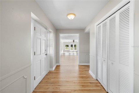 House in Seminole, Florida 4 bedrooms, 252.23 sq.m. № 2284805 - photo 14
