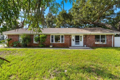 House in Seminole, Florida 4 bedrooms, 252.23 sq.m. № 2284805 - photo 4