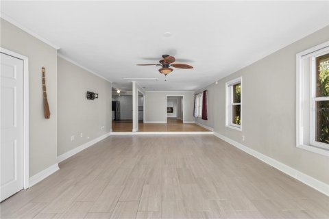 House in Seminole, Florida 4 bedrooms, 252.23 sq.m. № 2284805 - photo 7