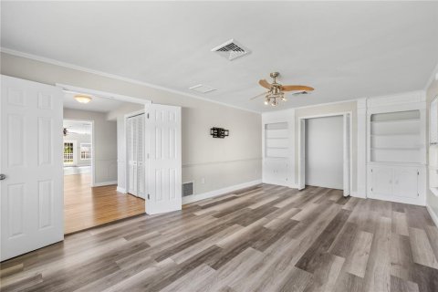 House in Seminole, Florida 4 bedrooms, 252.23 sq.m. № 2284805 - photo 15