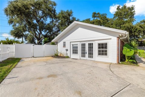 House in Seminole, Florida 4 bedrooms, 252.23 sq.m. № 2284805 - photo 5