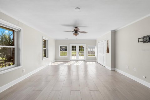 House in Seminole, Florida 4 bedrooms, 252.23 sq.m. № 2284805 - photo 9