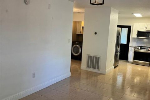 Villa ou maison à louer à Tampa, Floride: 3 chambres, 111.85 m2 № 1853240 - photo 11