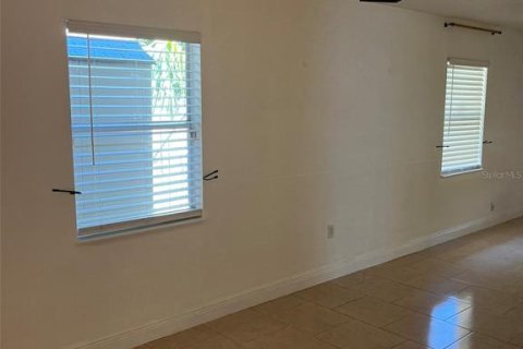 Villa ou maison à louer à Tampa, Floride: 3 chambres, 111.85 m2 № 1853240 - photo 12