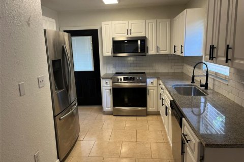 Villa ou maison à louer à Tampa, Floride: 3 chambres, 111.85 m2 № 1853240 - photo 7