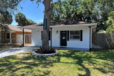 Villa ou maison à louer à Tampa, Floride: 3 chambres, 111.85 m2 № 1853240 - photo 1