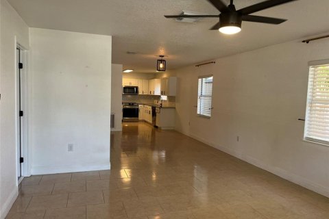 Villa ou maison à louer à Tampa, Floride: 3 chambres, 111.85 m2 № 1853240 - photo 4