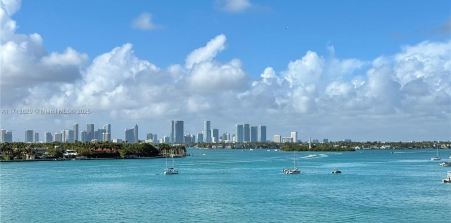 Condominio en Miami Beach, Florida, 2 dormitorios № 1714654