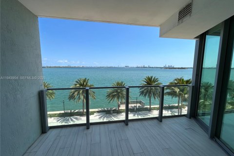 Condominio en Miami, Florida, 1 dormitorio  № 2000628