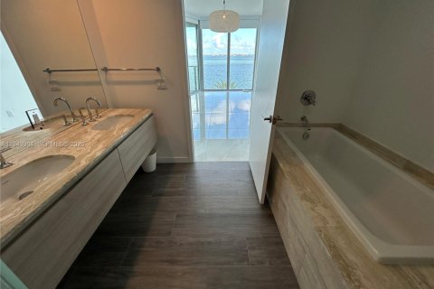 Condominio en venta en Miami, Florida, 1 dormitorio, 87.61 m2 № 2000628 - foto 10