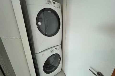 Condominio en venta en Miami, Florida, 1 dormitorio, 87.61 m2 № 2000628 - foto 17