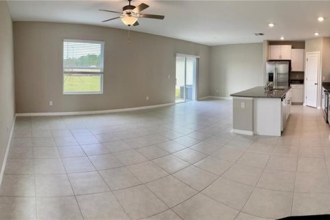 Villa ou maison à louer à Wesley Chapel, Floride: 4 chambres, 173.73 m2 № 2142497 - photo 2