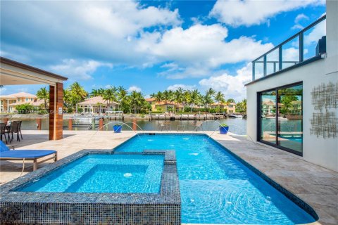 Casa en alquiler en Hollywood, Florida, 5 dormitorios, 363.15 m2 № 1703091 - foto 8