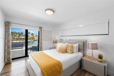 Casa en alquiler en Hollywood, Florida, 5 dormitorios, 363.15 m2 № 1703091 - foto 16