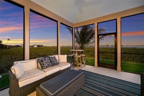 House in Palmetto, Florida 4 bedrooms, 418.52 sq.m. № 2123345 - photo 27