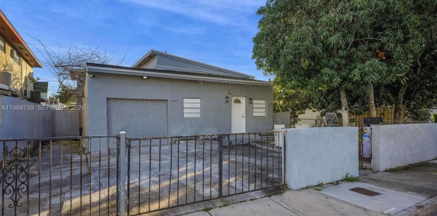 House in Miami, Florida 4 bedrooms, 206.24 sq.m. № 2030745