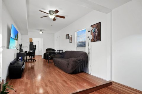 House in Miami, Florida 4 bedrooms, 206.24 sq.m. № 2030745 - photo 7