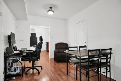 House in Miami, Florida 4 bedrooms, 206.24 sq.m. № 2030745 - photo 8