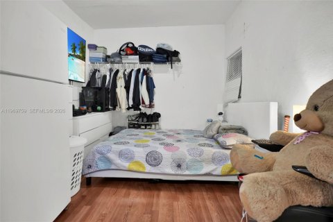 House in Miami, Florida 4 bedrooms, 206.24 sq.m. № 2030745 - photo 14