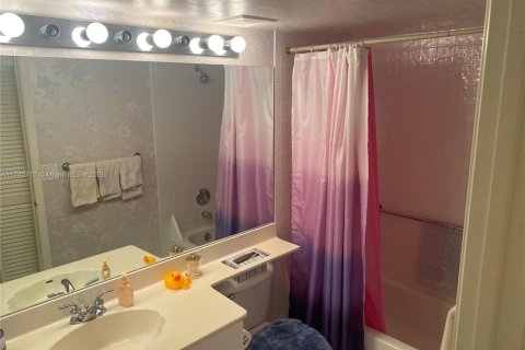 Condo in Fort Lauderdale, Florida, 2 bedrooms  № 1738447 - photo 8