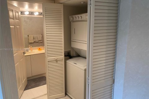 Condo in Fort Lauderdale, Florida, 2 bedrooms  № 1738447 - photo 9