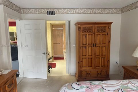 Condo in Fort Lauderdale, Florida, 2 bedrooms  № 1738447 - photo 17