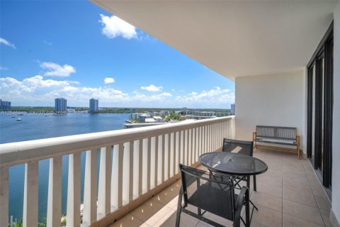 Condo à Aventura, Floride, 3 chambres № 2261360