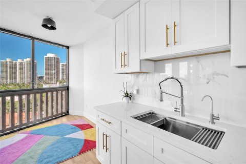 Condo in Aventura, Florida, 3 bedrooms № 2261360 - photo 24